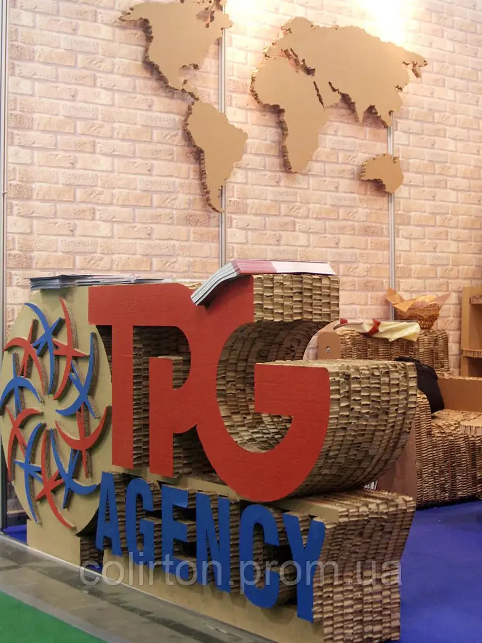 Yes nastolniy display 2